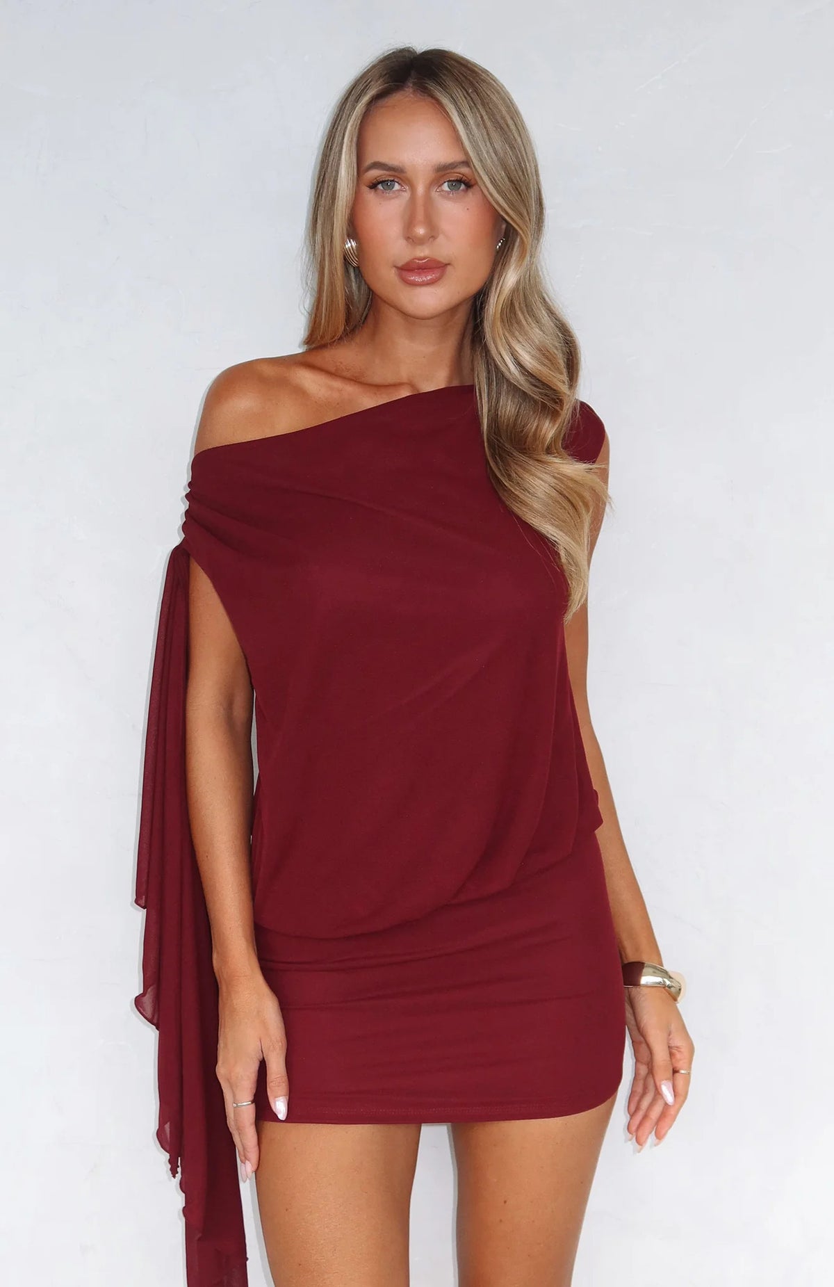 One-shoulder ribbon backless irregular hip-hugging dress
