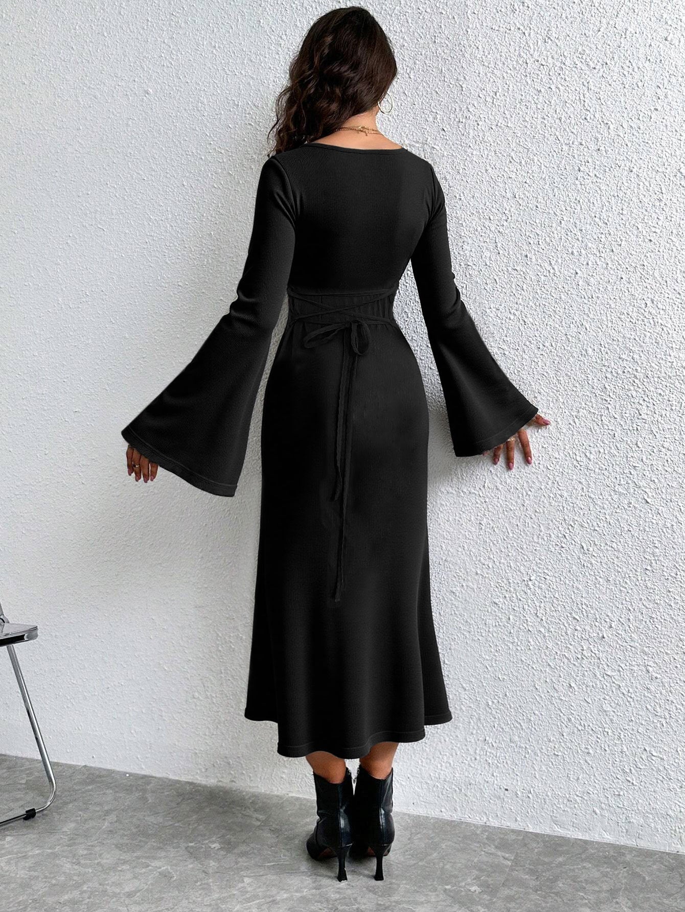 Loose U-neck dress with flared sleeves and tie-back