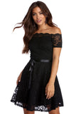 Abigail Scalloped Lace Formal Dresses