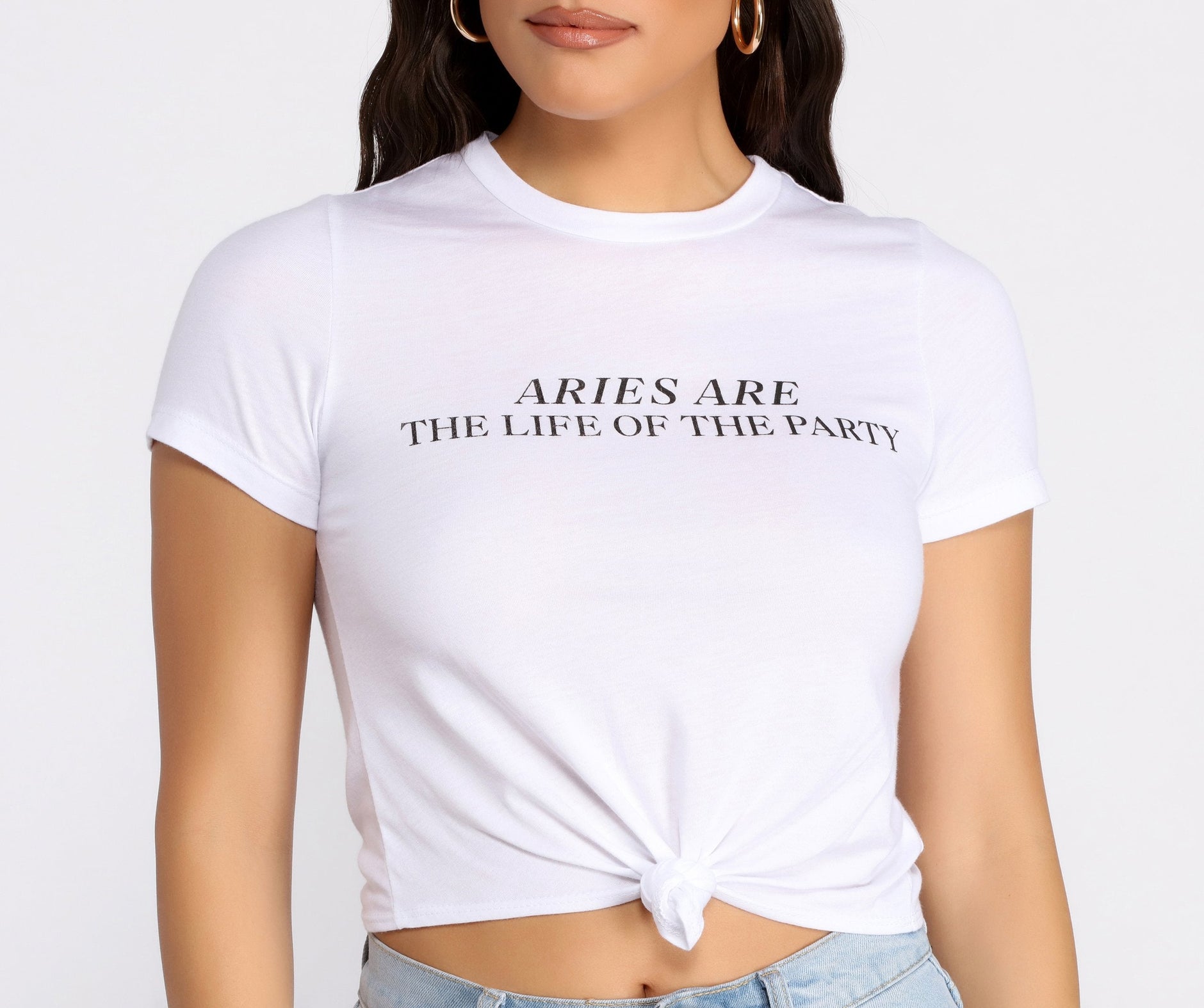 Aries – Kurzes T-Shirt mit Knoten vorne